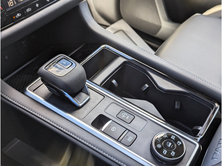 2024 Nissan Pathfinder SL-32
