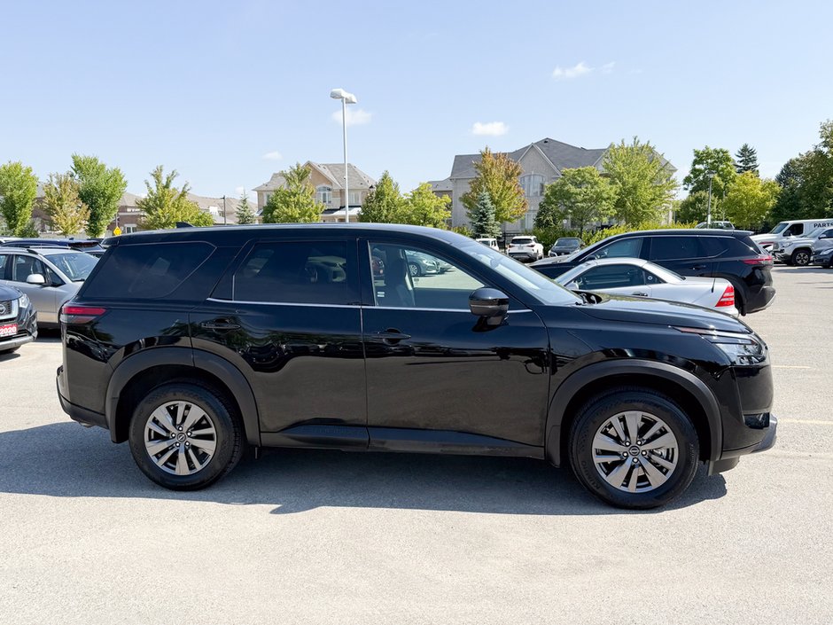 2024 Nissan Pathfinder S-8