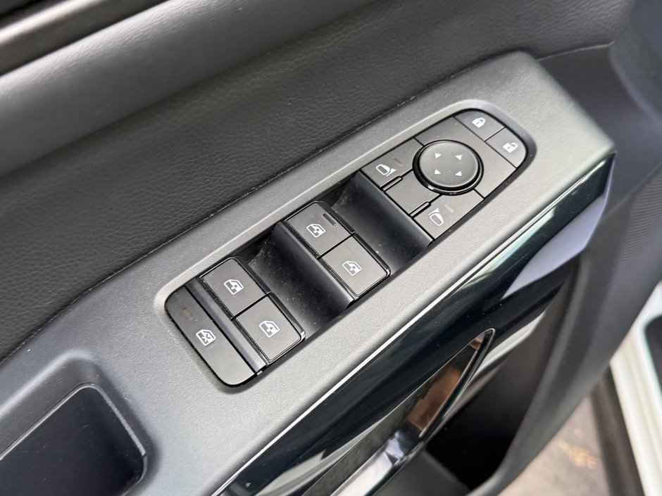 2024 Nissan Pathfinder SV-20