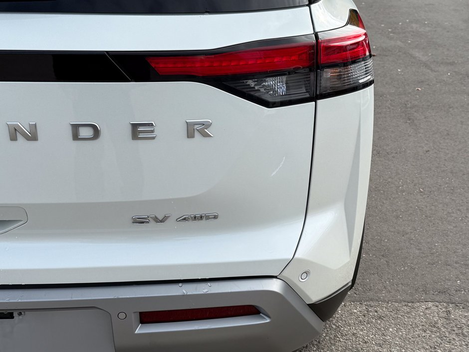 2024 Nissan Pathfinder SV-12