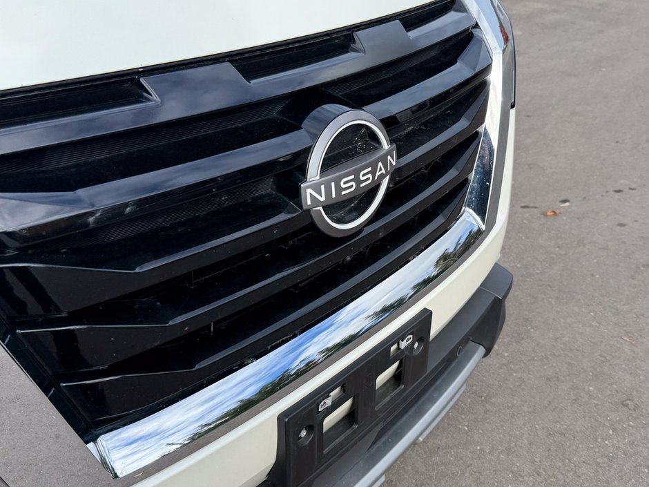 2024 Nissan Pathfinder SV-9