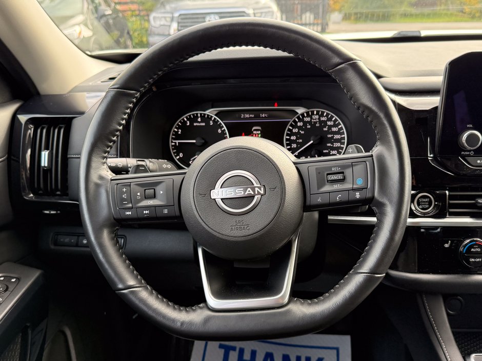 2024 Nissan Pathfinder SV-17