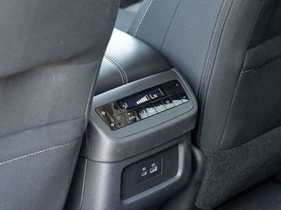 2024 Nissan Pathfinder SV-22