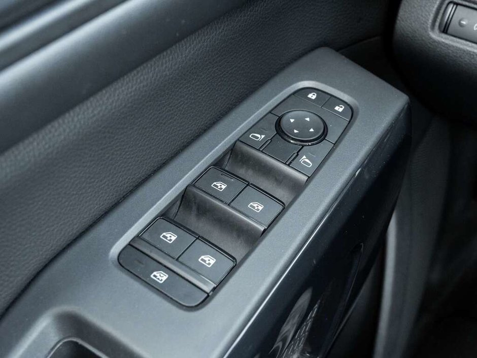 2024 Nissan Pathfinder SV-12