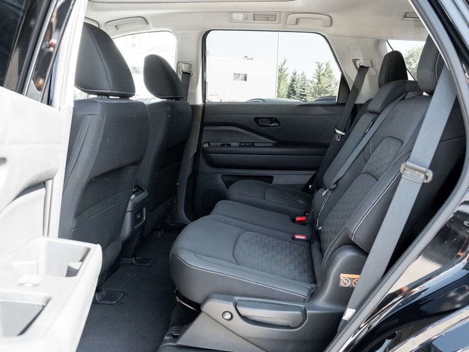 2024 Nissan Pathfinder SV-21