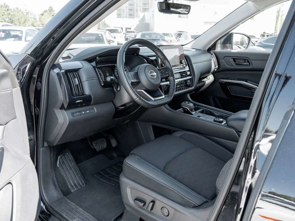 2024 Nissan Pathfinder SV-7