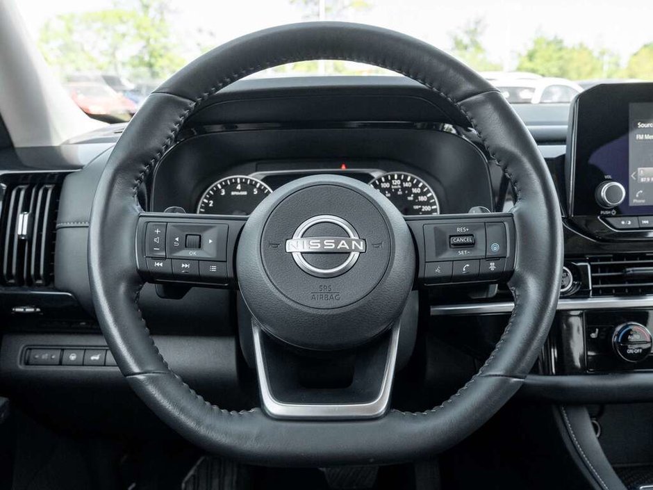 2024 Nissan Pathfinder SV-8