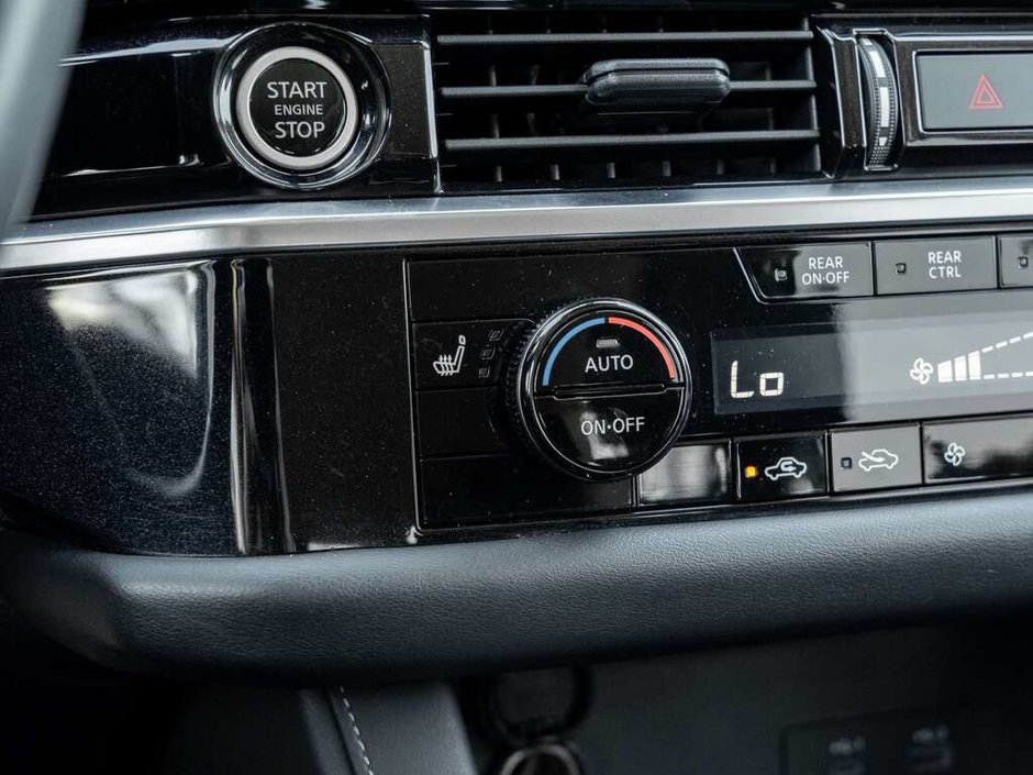 2024 Nissan Pathfinder SV-16