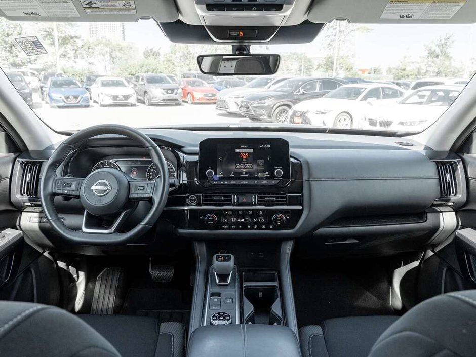 2024 Nissan Pathfinder SV-24