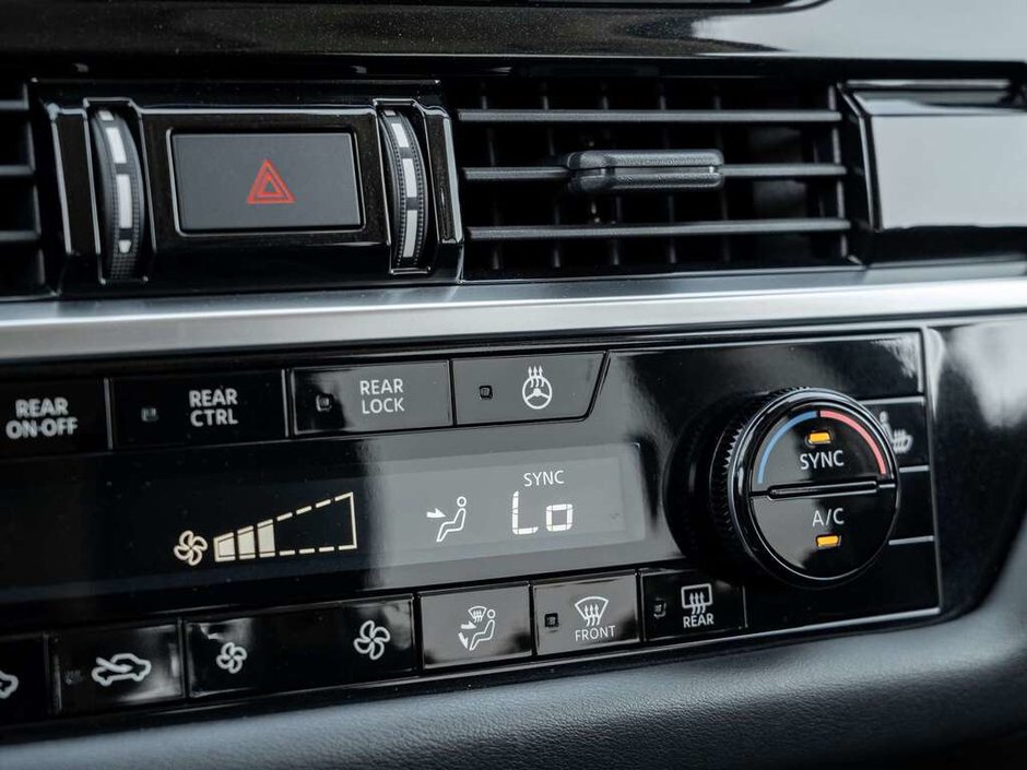 2024 Nissan Pathfinder SV-17