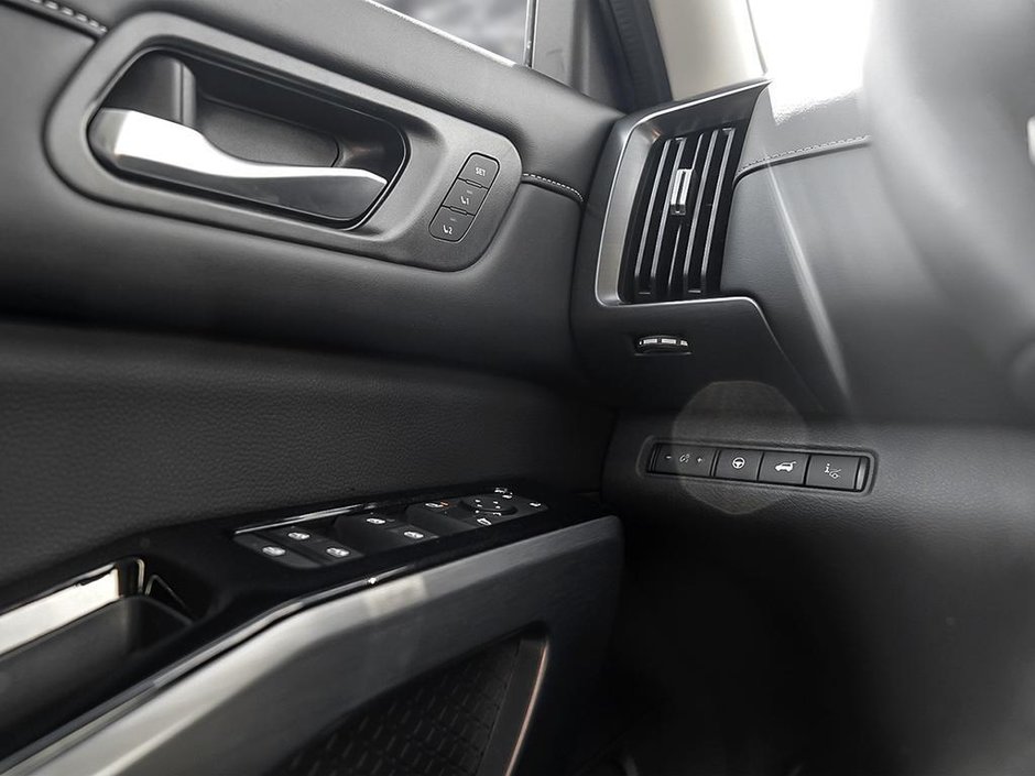 2025 Nissan Pathfinder SL-15