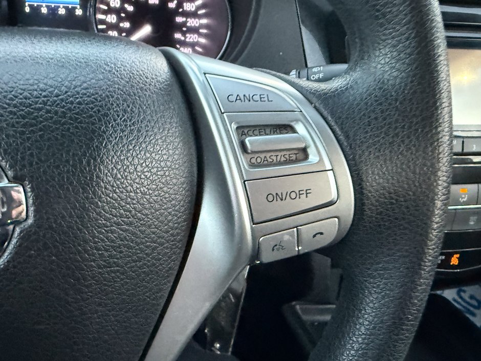 2014 Nissan Rogue S-23