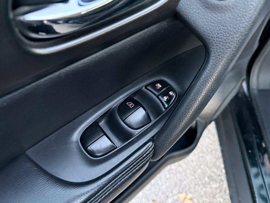 2014 Nissan Rogue S-19