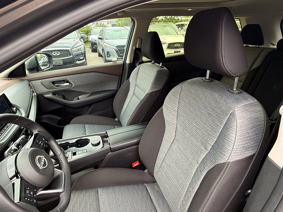 2023 Nissan Rogue SV-21