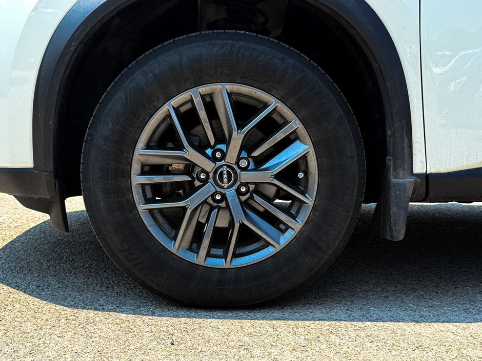 2023 Nissan Rogue S-11