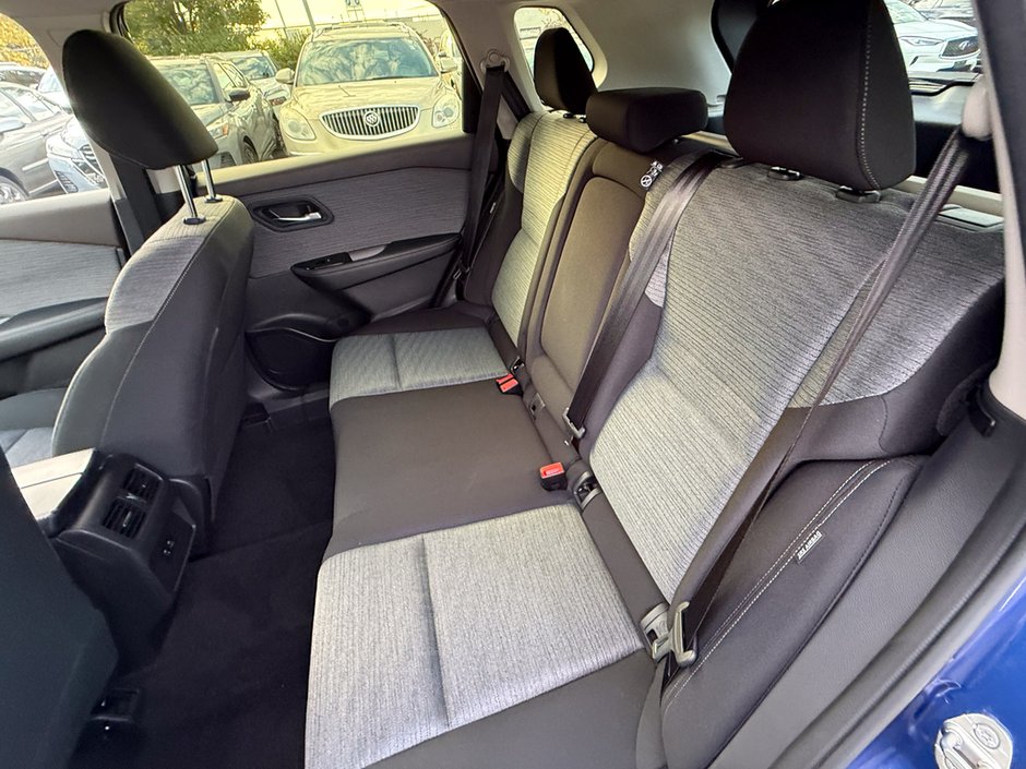 2023 Nissan Rogue SV-12