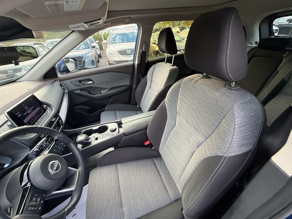 2023 Nissan Rogue SV-18