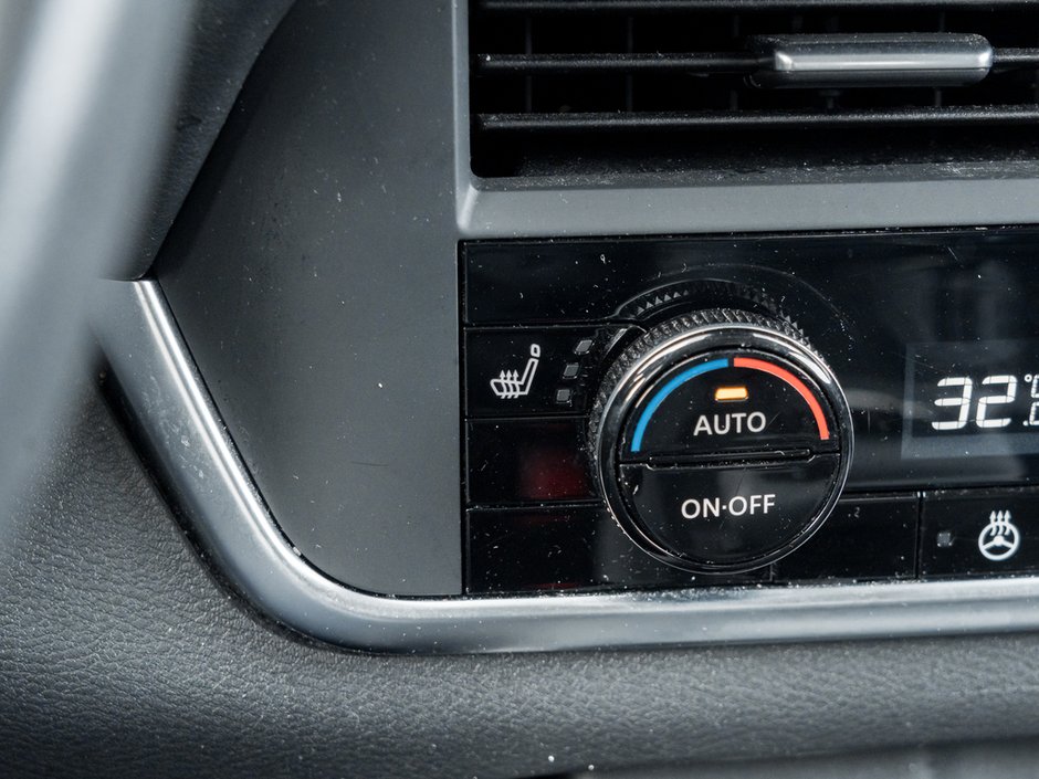 2023 Nissan Rogue SV-17