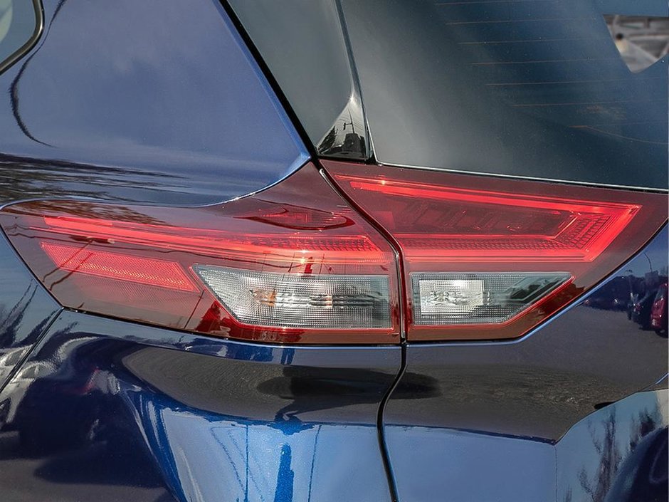 2025 Nissan Rogue PLATINUM-10