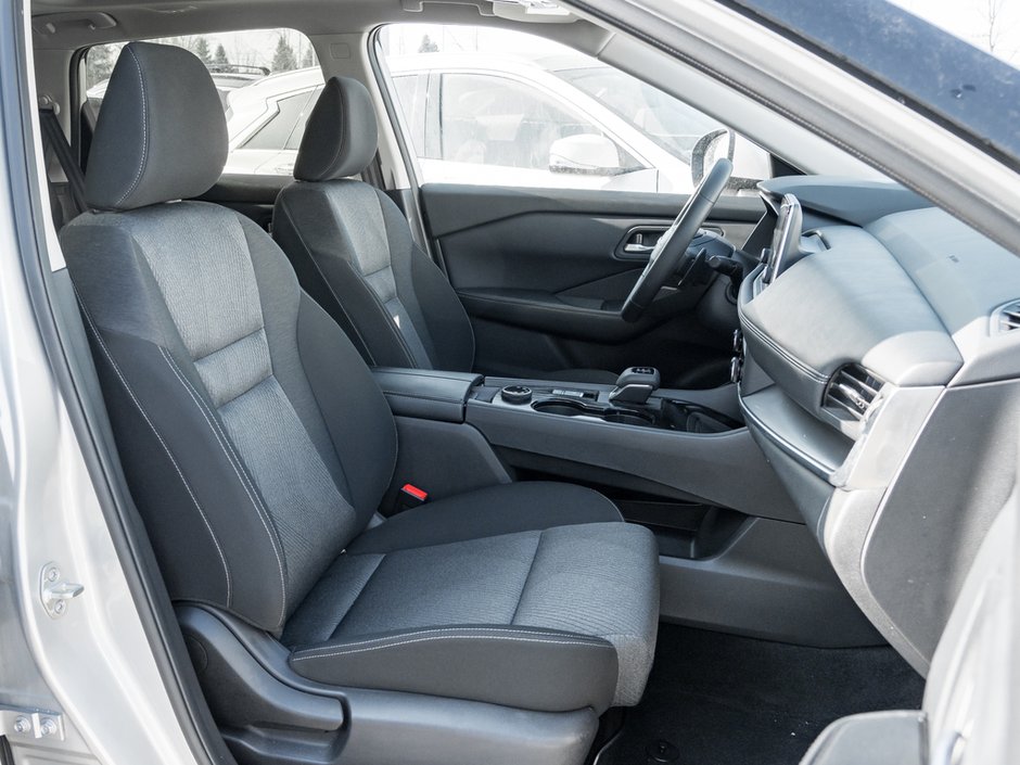 2025 Nissan Rogue SV-21