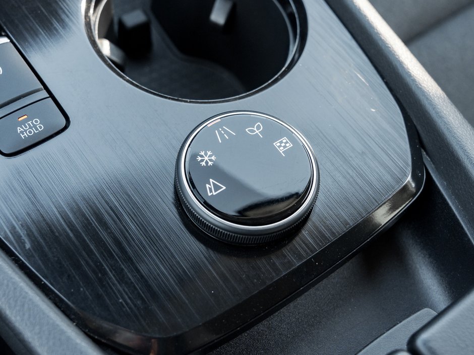 2025 Nissan Rogue SV-15