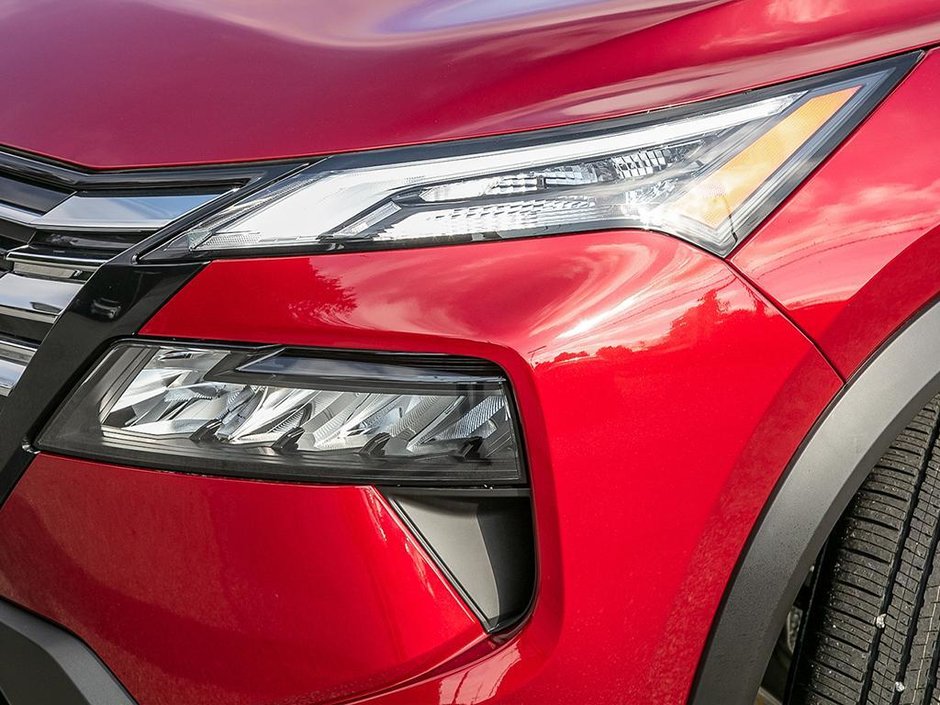 2025 Nissan Rogue S-9