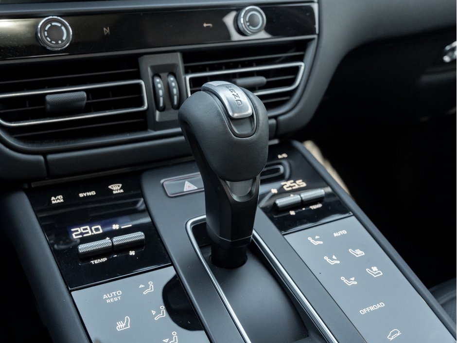 2023 Porsche Macan S-18