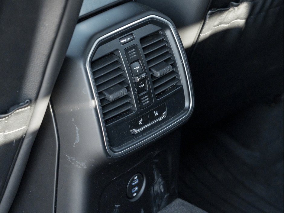 2023 Porsche Macan S-25