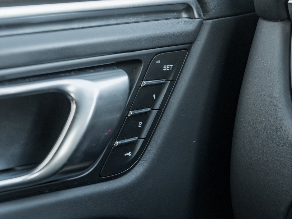 2023 Porsche Macan S-17