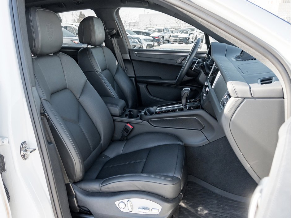 2023 Porsche Macan S-23