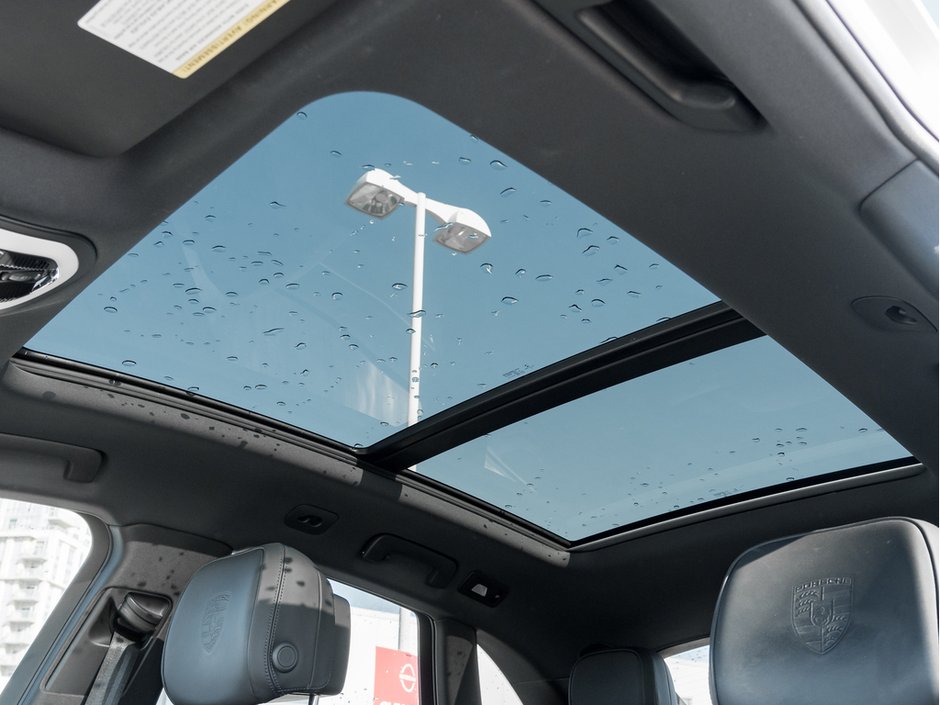 2023 Porsche Macan S-22