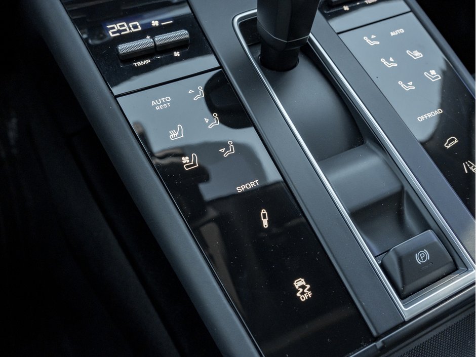 2023 Porsche Macan S-19