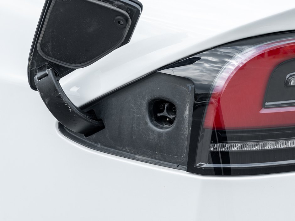 2024 Tesla Model X AWD-8