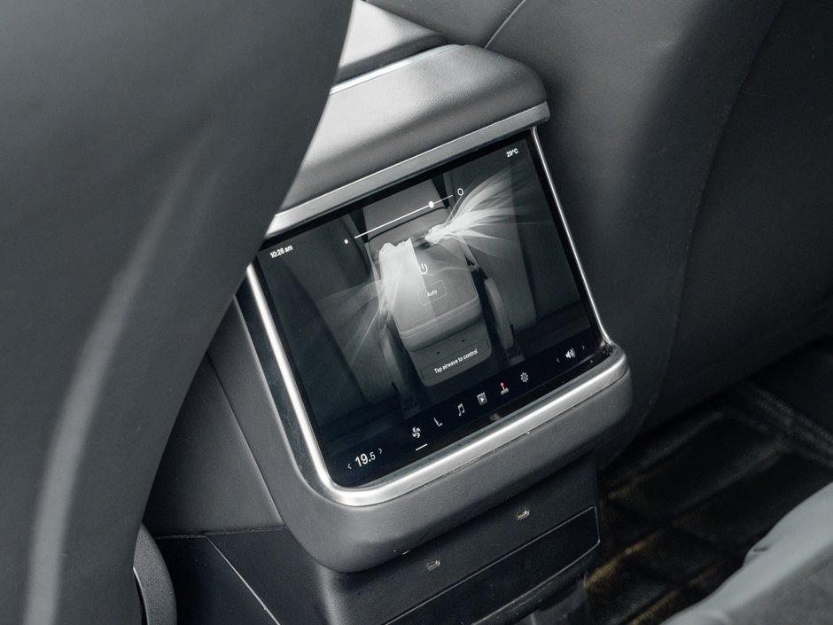 2024 Tesla Model X AWD-39