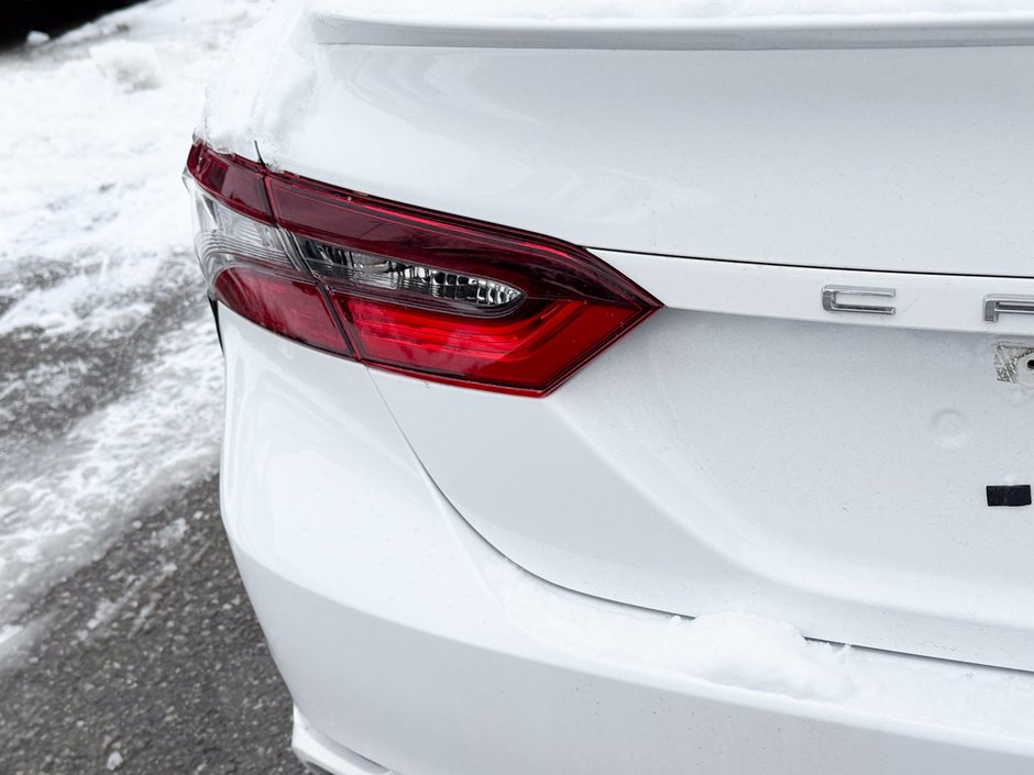 2022 Toyota Camry SE-12