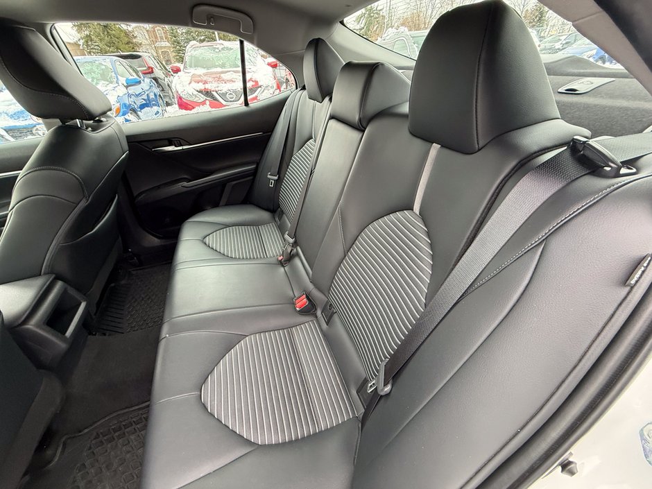 2022 Toyota Camry SE-13