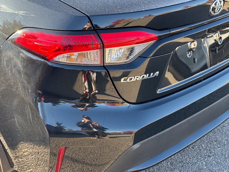 2022 Toyota Corolla LE-11