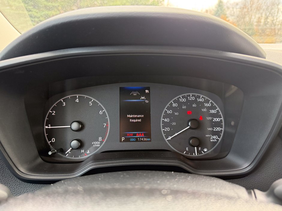 2024 Toyota Corolla LE-21