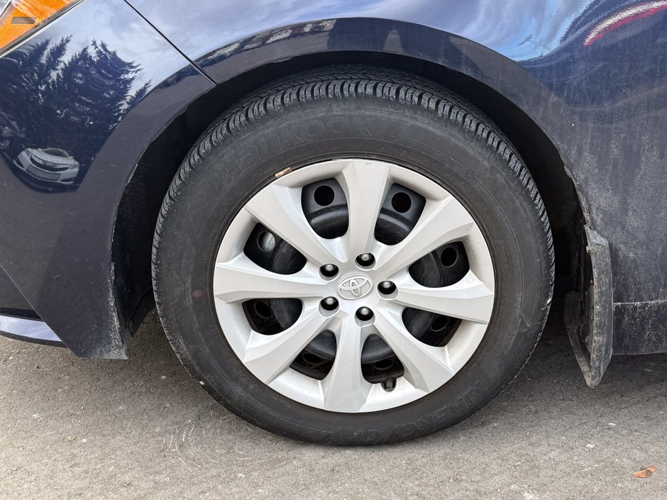 2024 Toyota Corolla LE-13