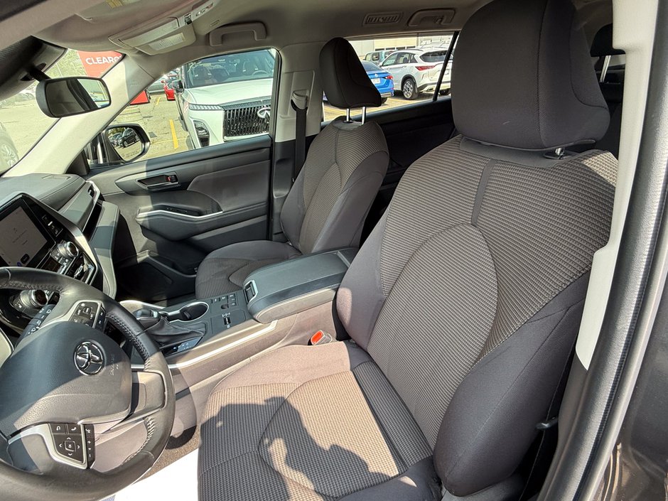 2023 Toyota Highlander hybrid LE-22