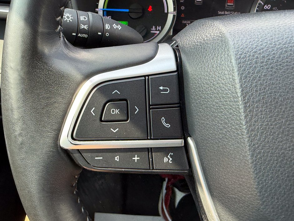 2023 Toyota Highlander hybrid LE-24
