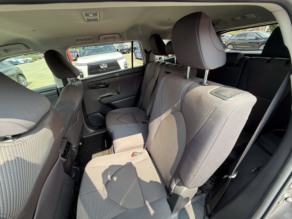 2023 Toyota Highlander hybrid LE-16