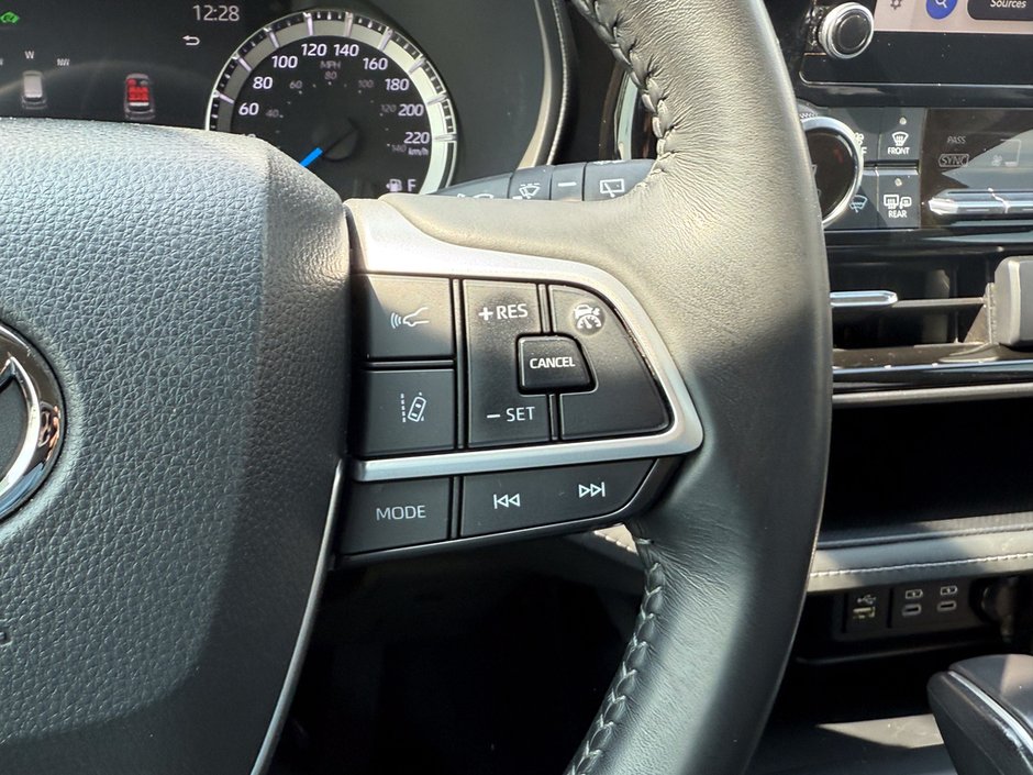 2023 Toyota Highlander hybrid LE-25