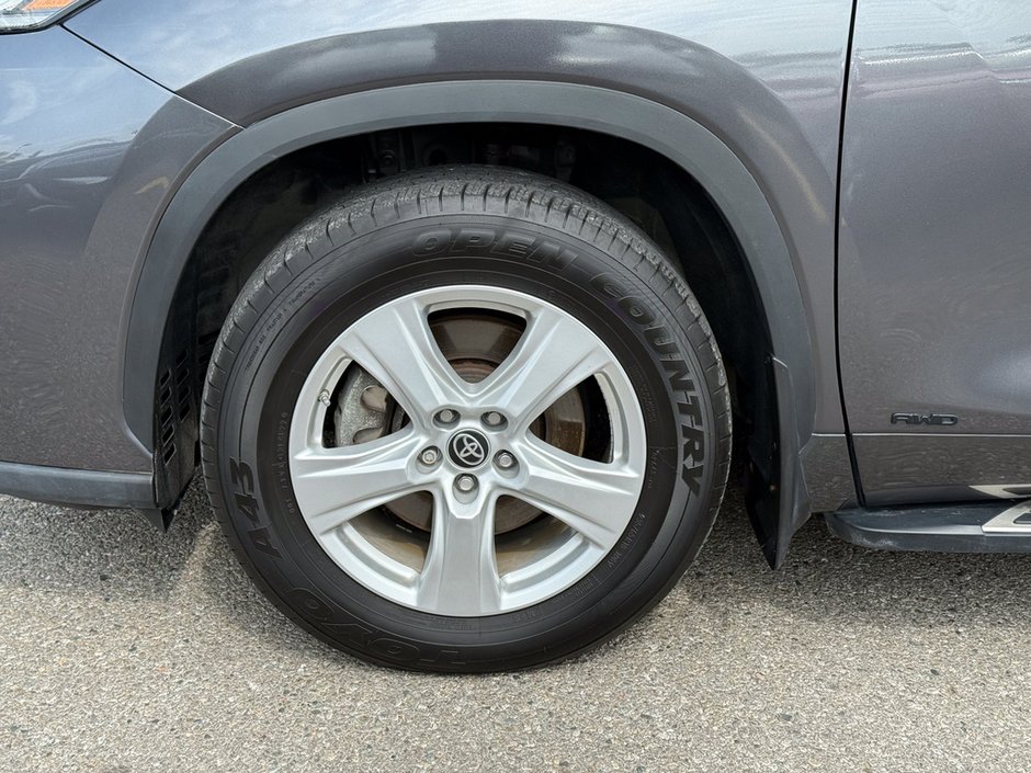 2023 Toyota Highlander hybrid LE-11