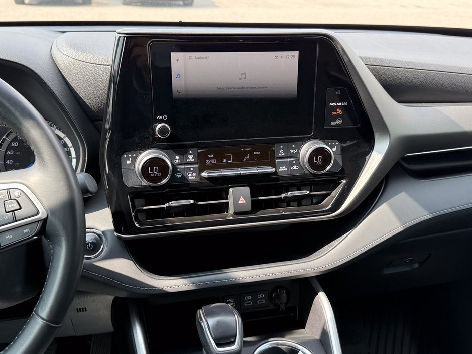 2023 Toyota Highlander hybrid LE-20