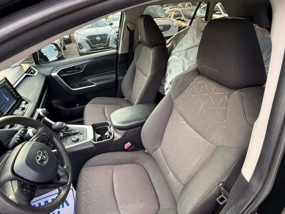 2019 Toyota RAV4 Hybrid LE-16