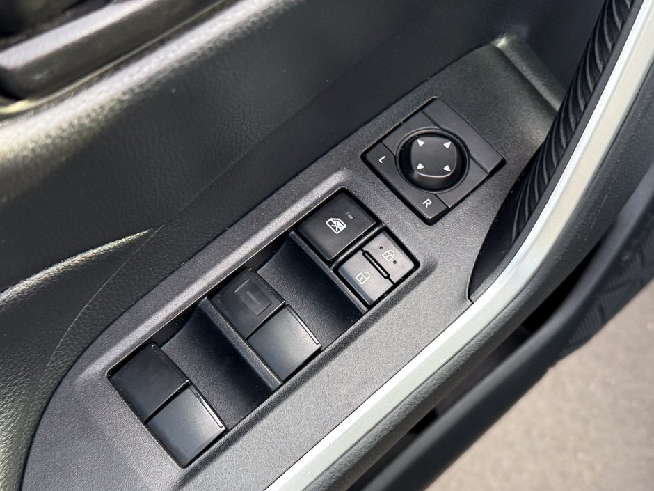 2019 Toyota RAV4 Hybrid LE-15