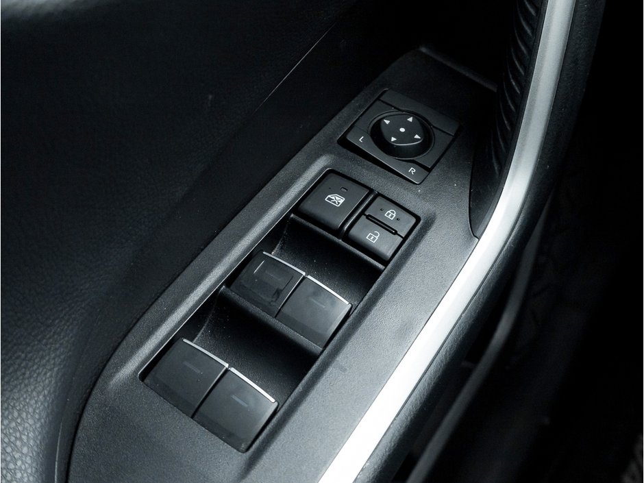 2023 Toyota RAV4 Hybrid XSE-13