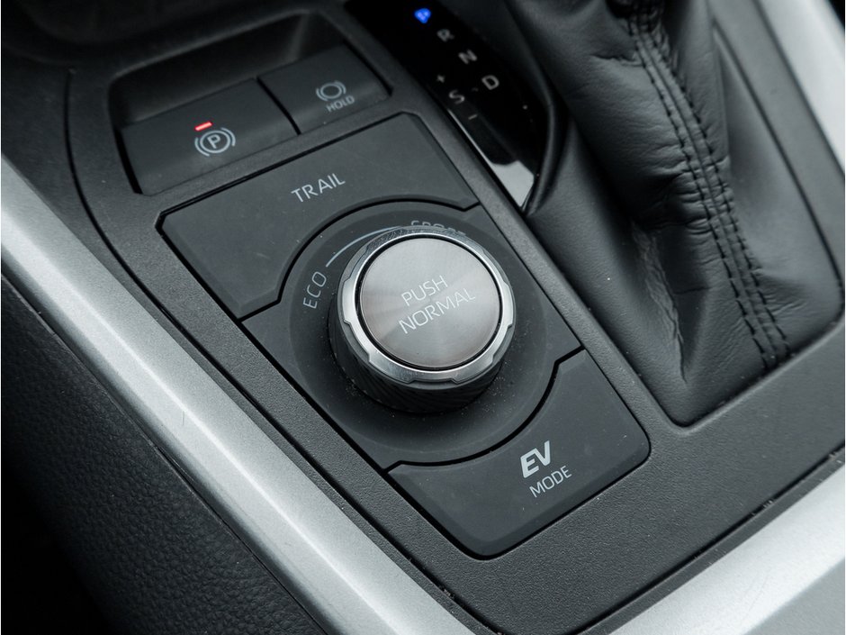 2023 Toyota RAV4 Hybrid XSE-17