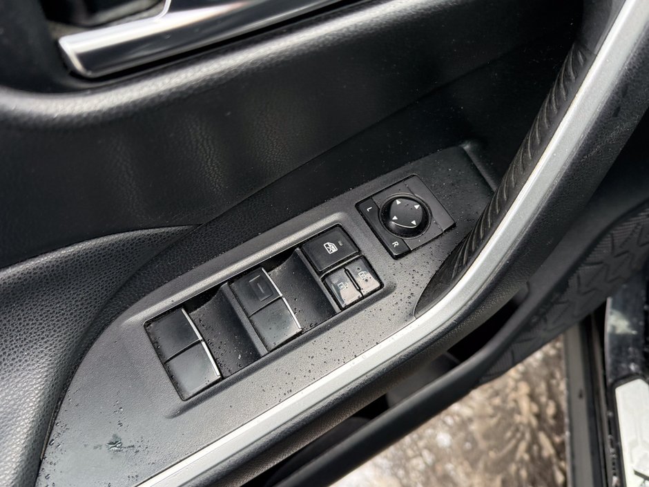 2020 Toyota RAV4 XLE-14